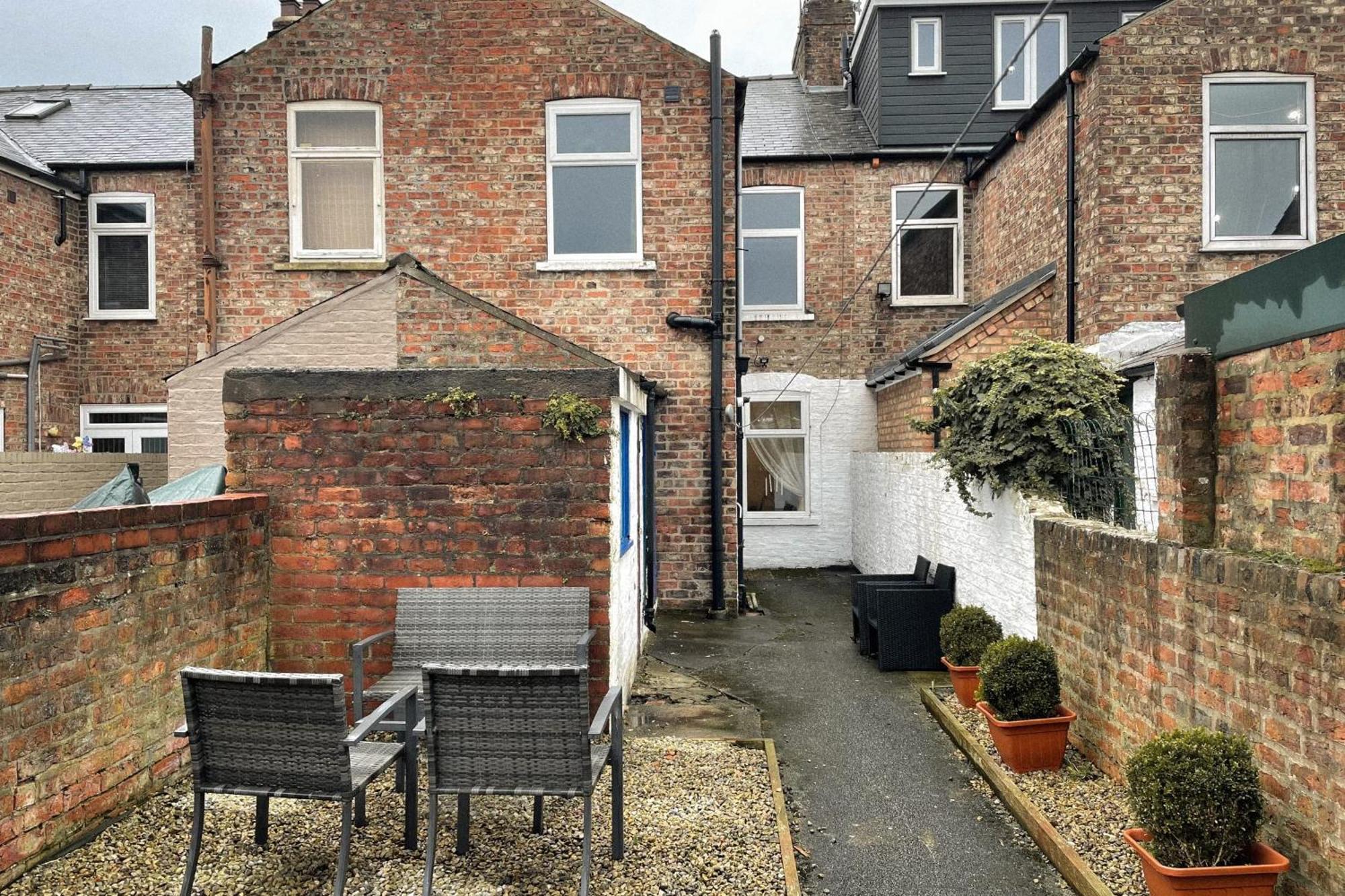 The Groves - Quaint Victorian - Free Parking York